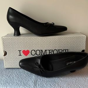I love comfort women’s black pumps. Size 8